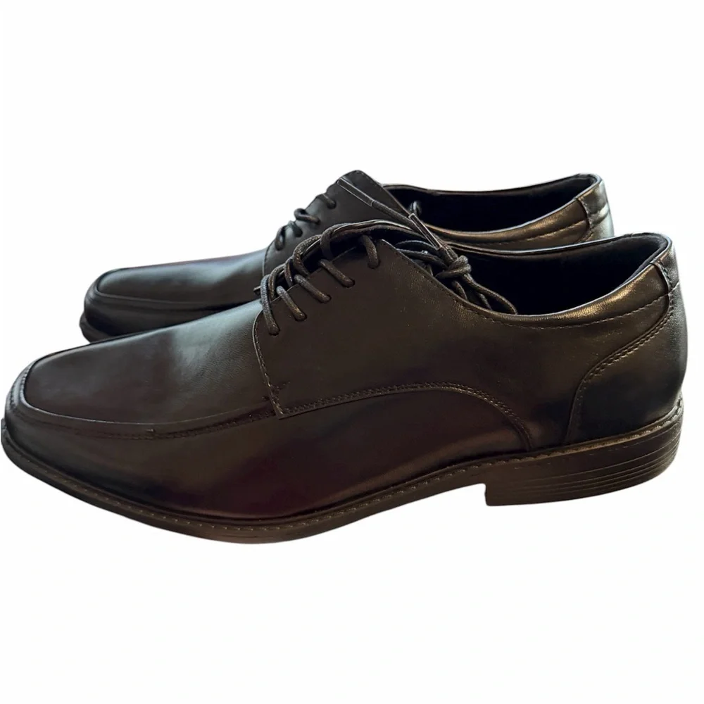 NWT Van Huesen men’s size 9.5 lace Oxfords memory foam black